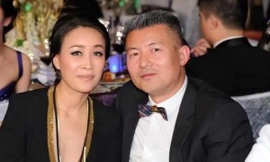 曝那英老公孟桐疑似出轨！携美女返回那英别墅，对方笑容甜美可爱