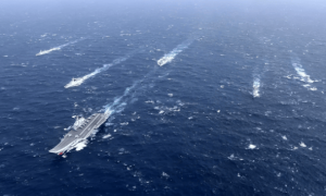 地点南海，中澳军机上演罕见一幕！解放军发射照明弹，澳大利亚开始急了？国防部回应措辞变了