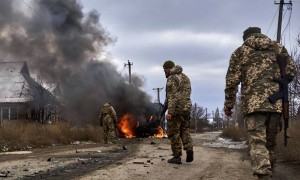 俄军在前线取得重大胜利，1.5万名乌军遭围歼，普京突然下令，保护投降乌军！