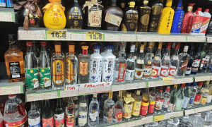 光瓶酒火了，牛栏山却卖不动了