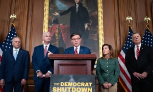 美国政府“停摆”进入第二周，10月15日军方发薪日或成关键期限