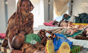 释新闻｜卫星拍下“土壤被染红”，苏丹为何又发生杀戮悲剧？