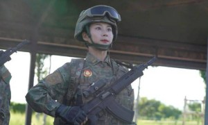 王爽，今年阅兵装备方队唯一女教练员