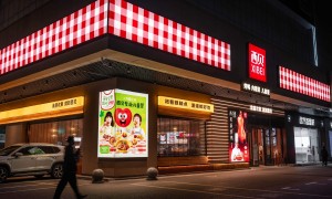 闭麦、降价、换血，西贝“上岸”背后的面子与里子