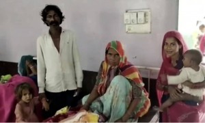 印度55岁女子生下第17个孩子，全家靠捡废品为生极度贫困，孩子也没上过学